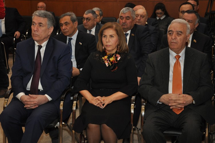 Əli Əhmədov YAP-çı deputatları topladı - Vətəndaşlarla bağlı tapşırıq verildi
