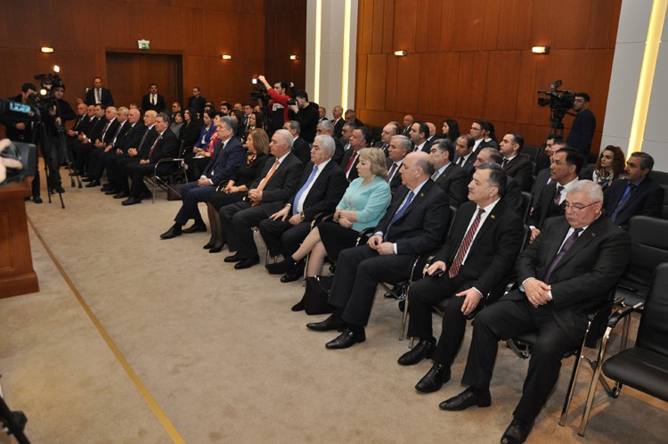 Əli Əhmədov YAP-çı deputatları topladı - Vətəndaşlarla bağlı tapşırıq verildi