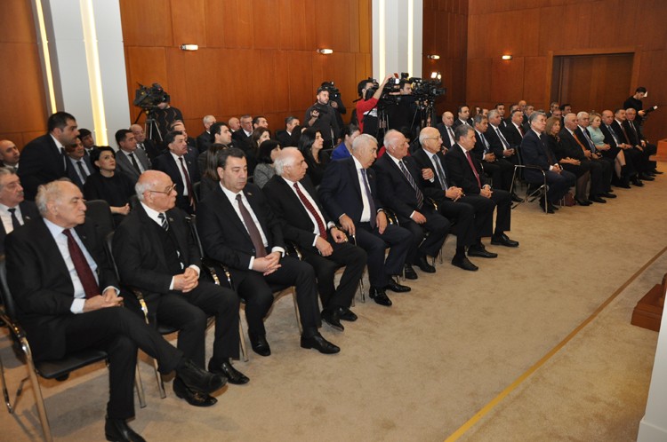Əli Əhmədov YAP-çı deputatları topladı - Vətəndaşlarla bağlı tapşırıq verildi
