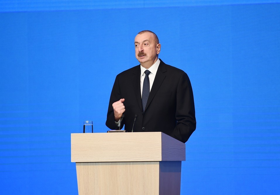 İlham Əliyev və birinci xanım gənclərlə görüşdü (FOTO-YENİLƏNİB)