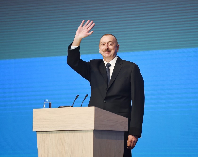 İlham Əliyev və birinci xanım gənclərlə görüşdü (FOTO-YENİLƏNİB)