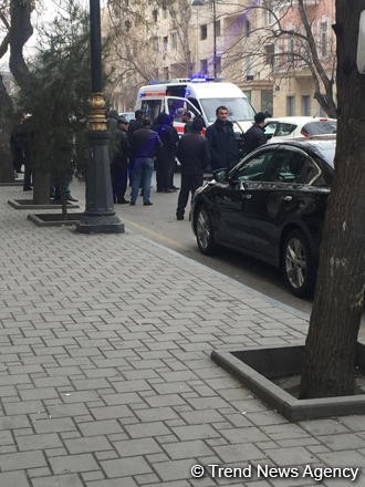 Qadın sürücü özünü “Nissan”dan yola atdı - Bakıda (FOTOLAR)