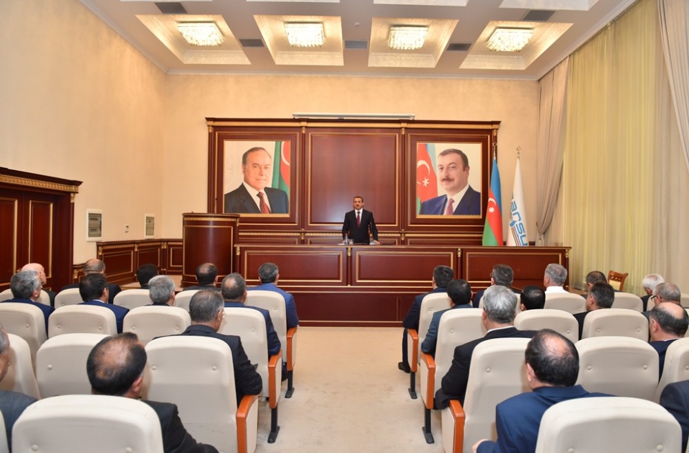 “Azərsu” ASC-nin sədri gənclərlə ağac əkdi - FOTOLAR