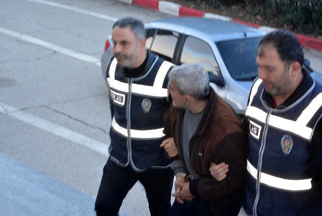 Ata qızını yatdığı yerdə öldürdü: kişilərlə gəzirdi... - FOTO