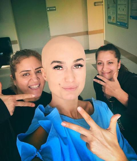 Məşhurun bu halı görənləri şoka saldı - FOTO