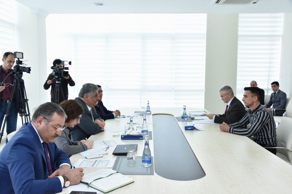 Nazir Şirvanda vətəndaşları qəbul etdi 