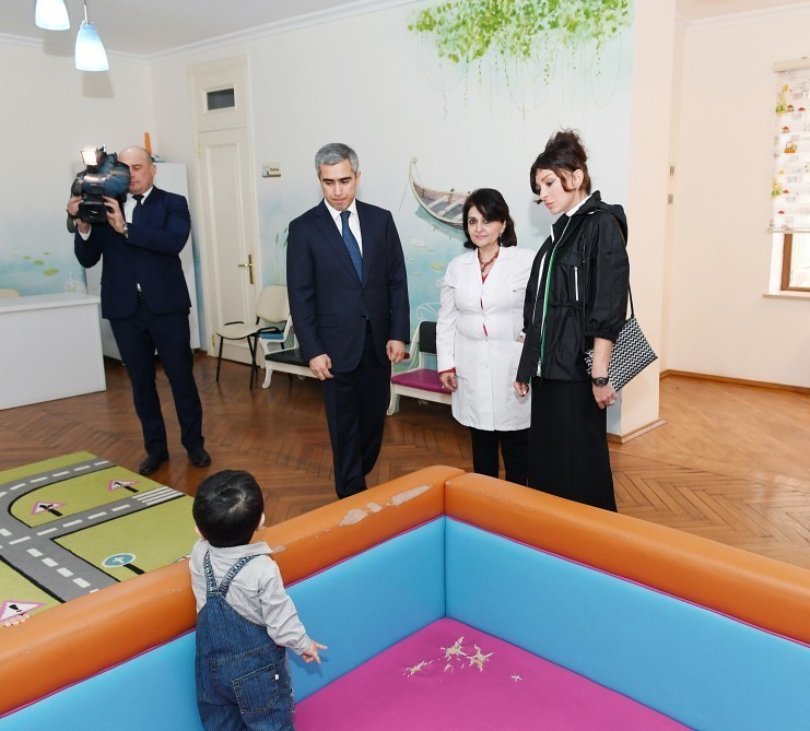 Birinci vitse-prezident körpələr evində - FOTOLAR