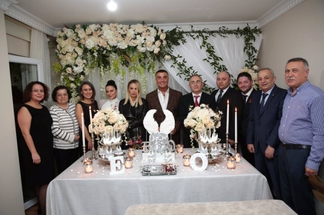 Mafiya lideri himayədarlıq etdiyi müğənnini nişanladı - FOTO (VİDEO)