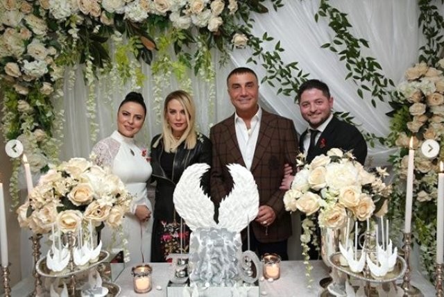 Mafiya lideri himayədarlıq etdiyi müğənnini nişanladı - FOTO (VİDEO)