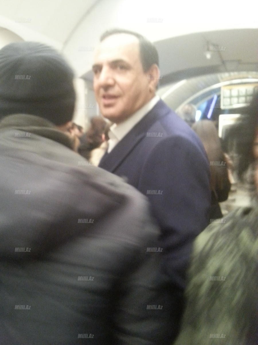 Manaf Ağayev Bakı metrosunda göründü - FOTOLAR