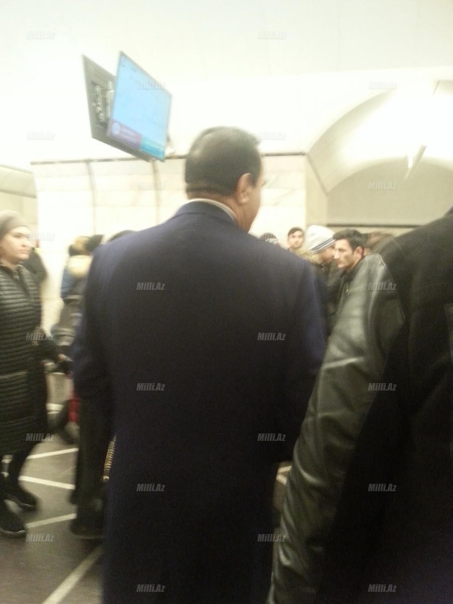 Manaf Ağayev Bakı metrosunda göründü - FOTOLAR