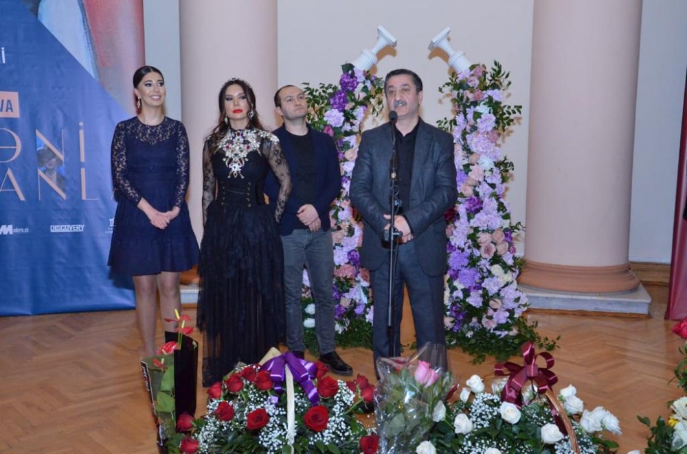 Sevgililər günü aparıcının xanımı rəsimləri ilə “Məni anla” dedi - FOTOLAR