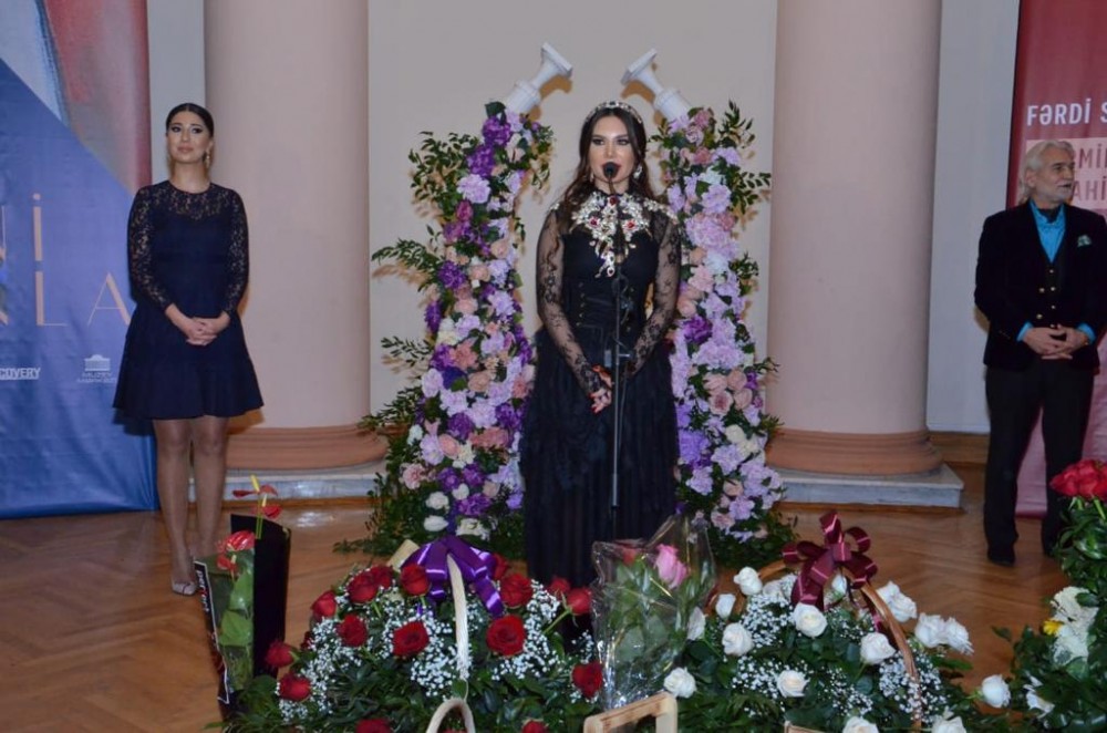 Sevgililər günü aparıcının xanımı rəsimləri ilə “Məni anla” dedi - FOTOLAR