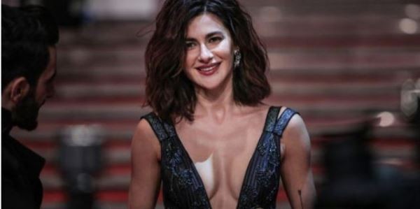 Azərbaycanlı aktrisanın 800 min manatlıq boyunbağısı gündəm oldu - FOTO