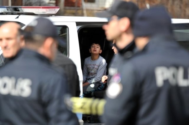 Uşaqlarının gözü qarşısında dəhşət: əvvəl arvadını, sonra isə... - VİDEO + FOTO