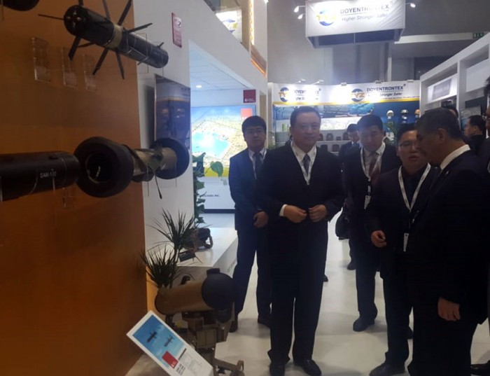 Müdafiə naziri "İDEX - 2019" sərgisində - FOTOLAR