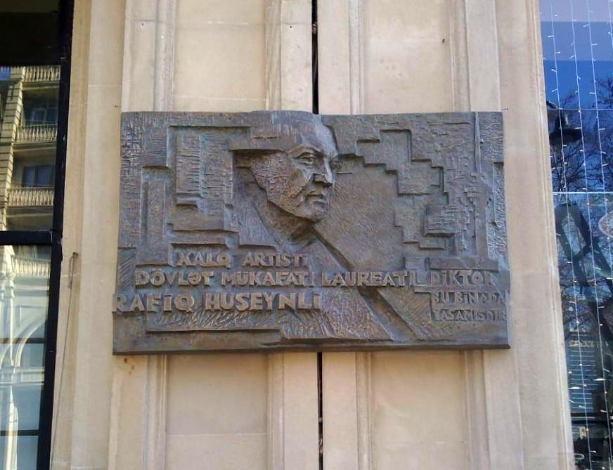 Mehriban Əliyevanın tapşırığı ilə Rafiq Hüseynovun barelyefi hazırlanıb - FOTO