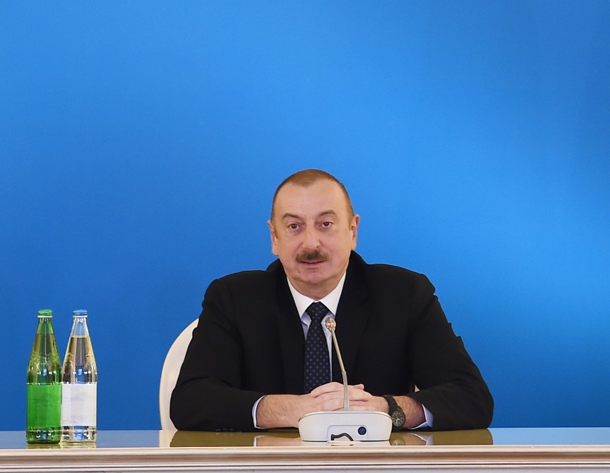 İlham Əliyev nazirlərin toplantısında - FOTOLAR