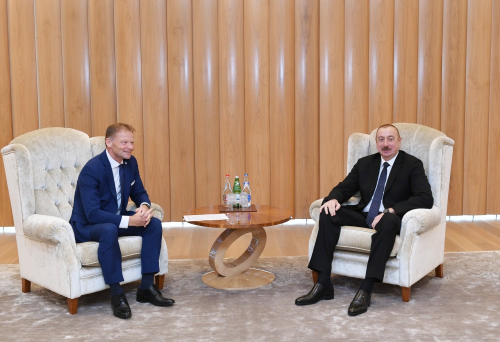 Prezident görüşlər keçirdi - FOTO