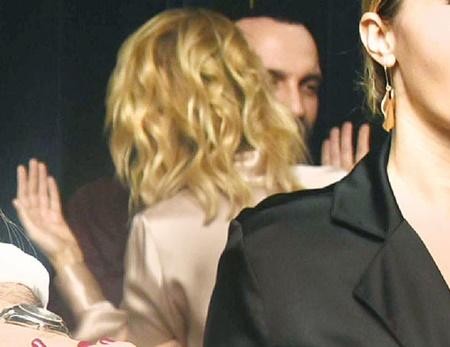 Aparıcı evli müğənni ilə belə görüntüləndi - FOTO