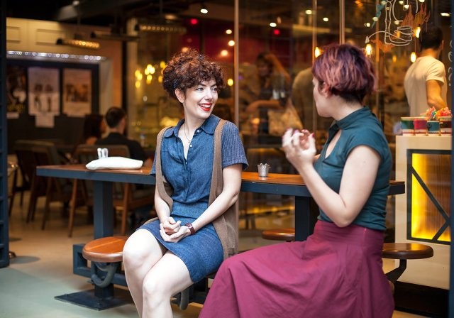 Məşhur aktrisa dələduzluğa məruz qaldı - Viza alarkən