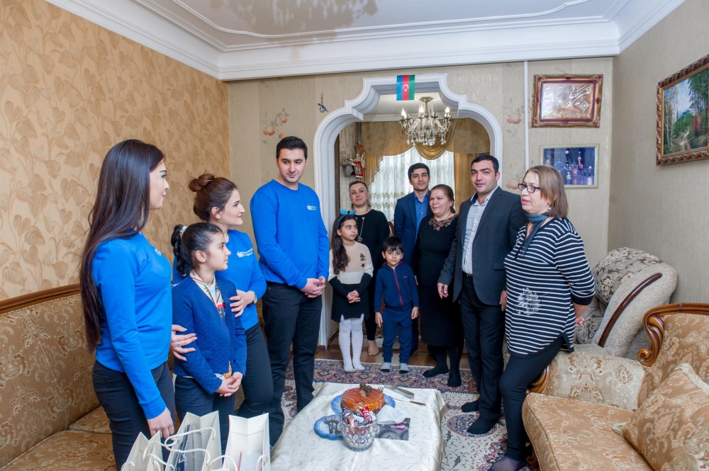 Mehriban Əliyeva Zəhra Salmanlıya hədiyyə göndərdi - FOTO
