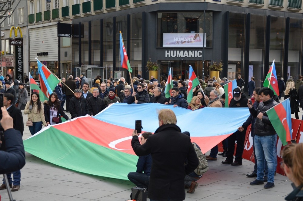 Vyanada Xocalıya Ədalət aksiyası keçrilib - FOTOLAR