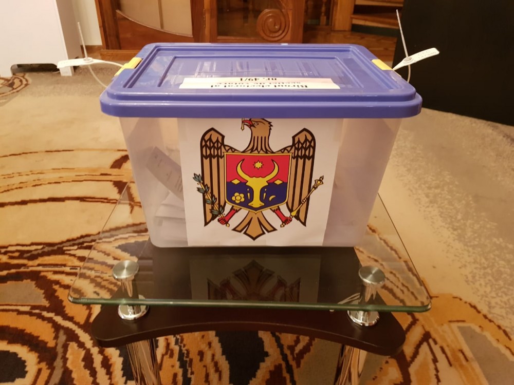 Beynəlxalq institutun Bakı ofisinin əməkdaşları Moldovada parlament seçkilərində - FOTOLAR