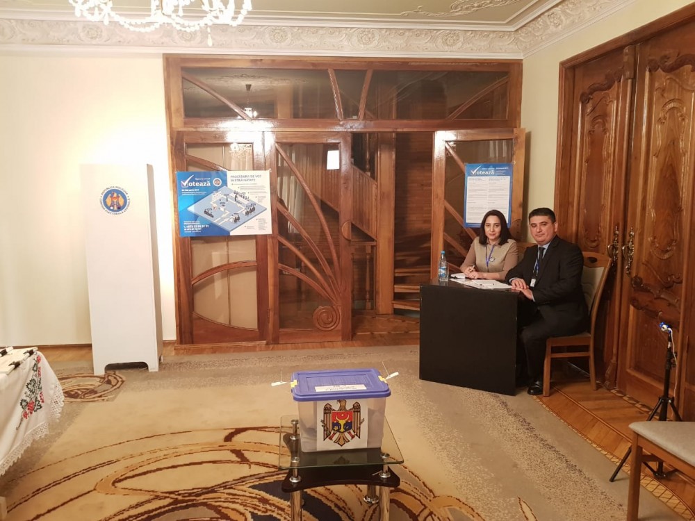 Beynəlxalq institutun Bakı ofisinin əməkdaşları Moldovada parlament seçkilərində - FOTOLAR