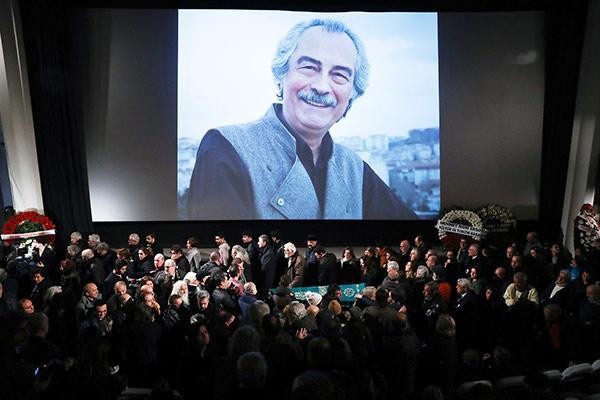 Xərçəngdən ölən aktyorla vida mərasimindən FOTOLAR