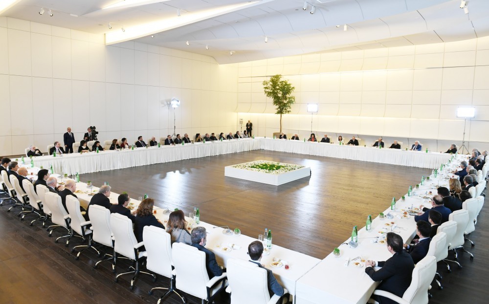 Prezidentlə xanımı incəsənət xadimləri ilə görüşdü - FOTOLAR