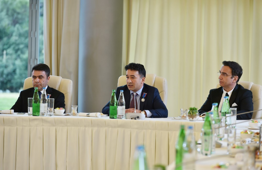 Prezidentlə xanımı incəsənət xadimləri ilə görüşdü - FOTOLAR