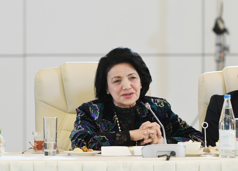 Prezidentlə xanımı incəsənət xadimləri ilə görüşdü - FOTOLAR