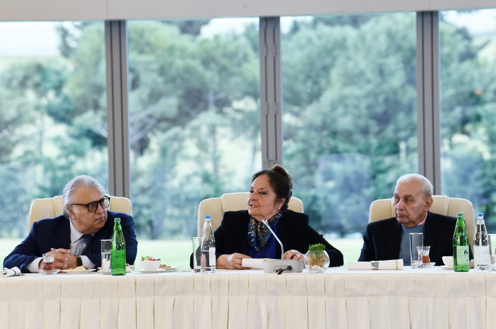 Prezidentlə xanımı incəsənət xadimləri ilə görüşdü - FOTOLAR