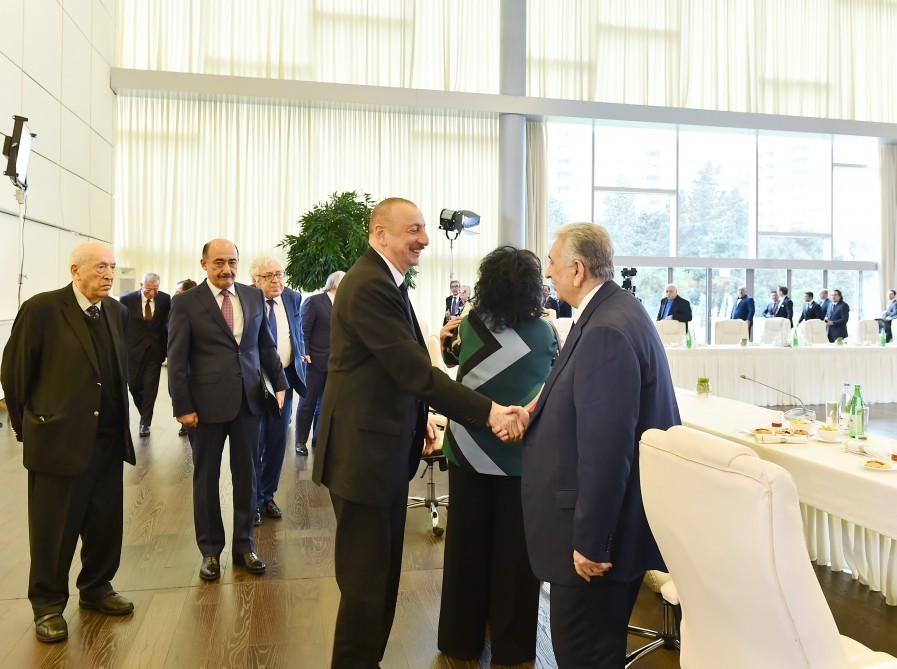 Prezidentlə xanımı incəsənət xadimləri ilə görüşdü - FOTOLAR