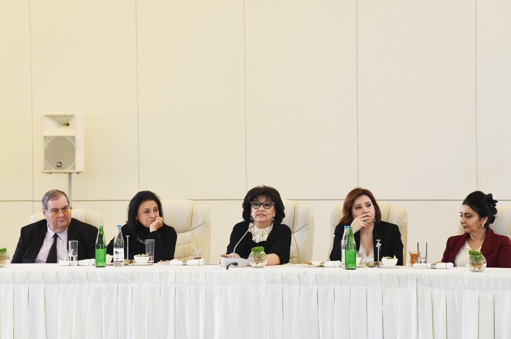 Prezidentlə xanımı incəsənət xadimləri ilə görüşdü - FOTOLAR