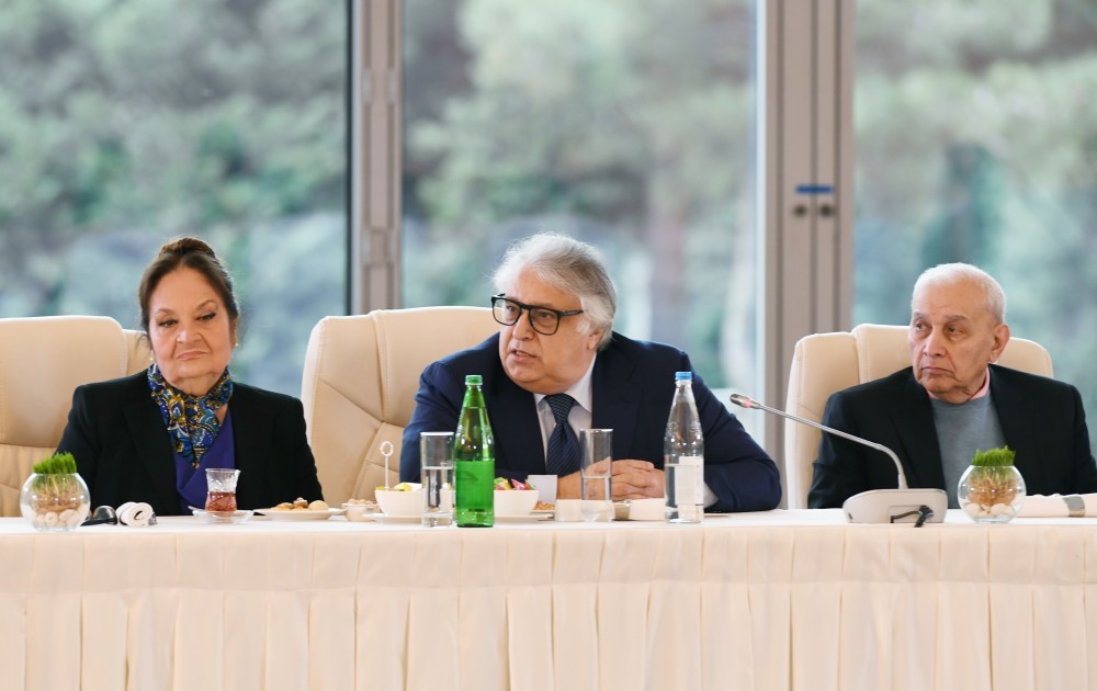 Prezidentlə xanımı incəsənət xadimləri ilə görüşdü - FOTOLAR