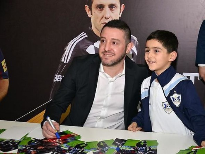 Ulduz futbolçular Bakıda azarkeşlərlə görüşüb - FOTOLAR
