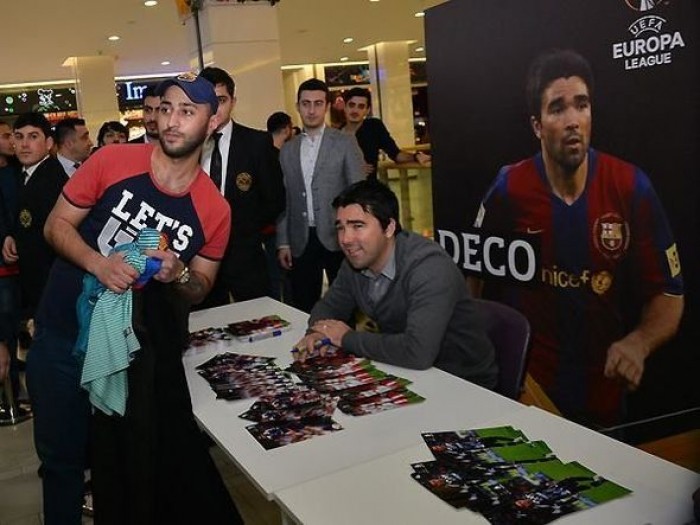 Ulduz futbolçular Bakıda azarkeşlərlə görüşüb - FOTOLAR