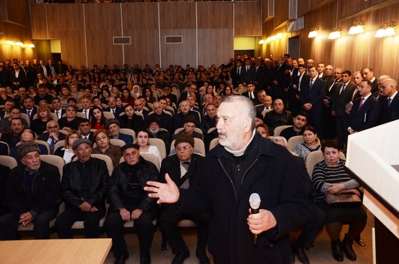 Eldar Əzizov sakinlərin probleminə görə Maştağaya getdi - FOTOLAR