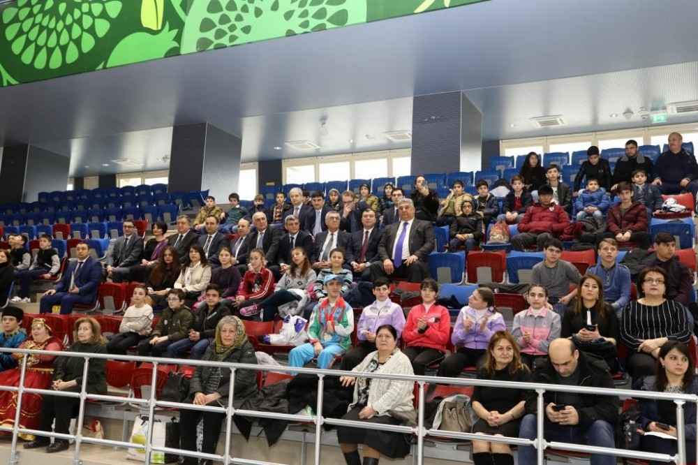 Nazirlər tennis oynadı - FOTO