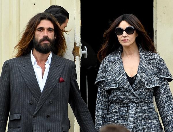 Monika Belluçi 18 yaş kiçik sevgilisi ilə - FOTOLAR