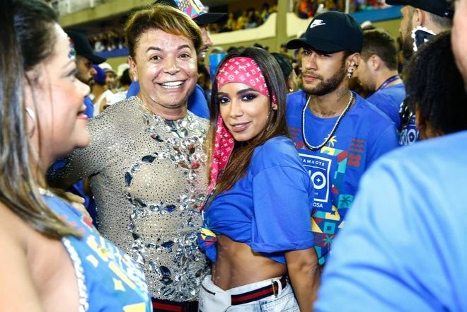 Zədəli Neymar karnavalda qızlarla belə əyləndi - FOTO
