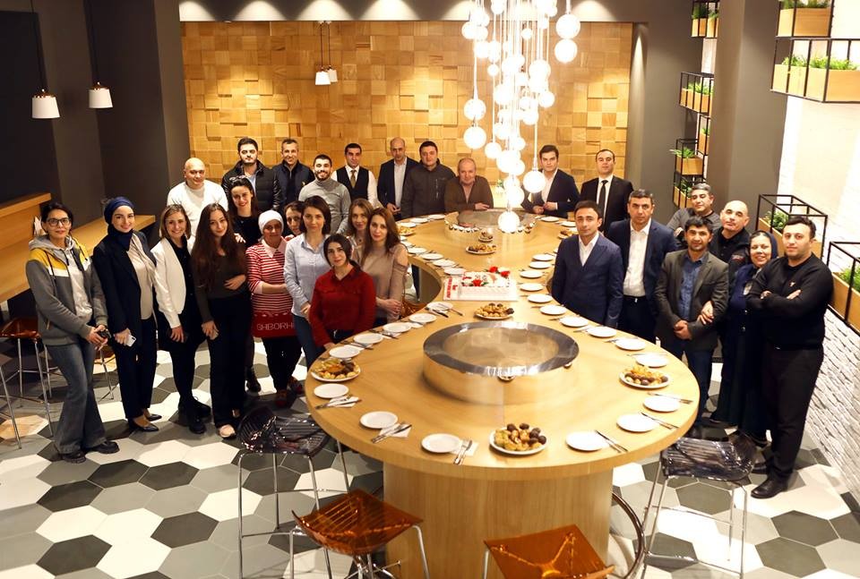 Şirkət rəhbəri xanım işçilərini belə təbrik etdi - FOTOLAR