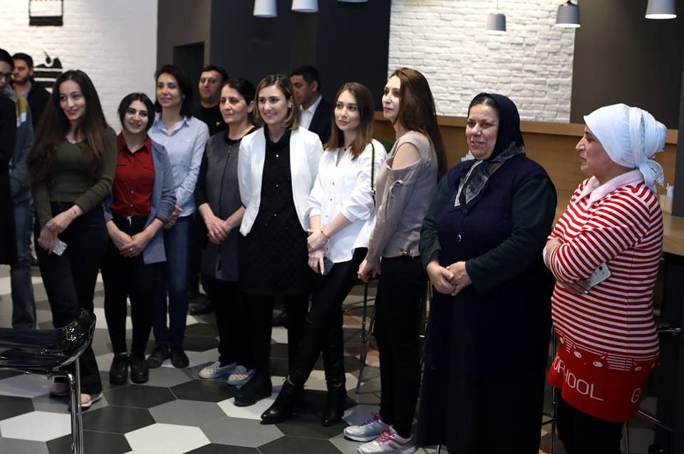 Şirkət rəhbəri xanım işçilərini belə təbrik etdi - FOTOLAR