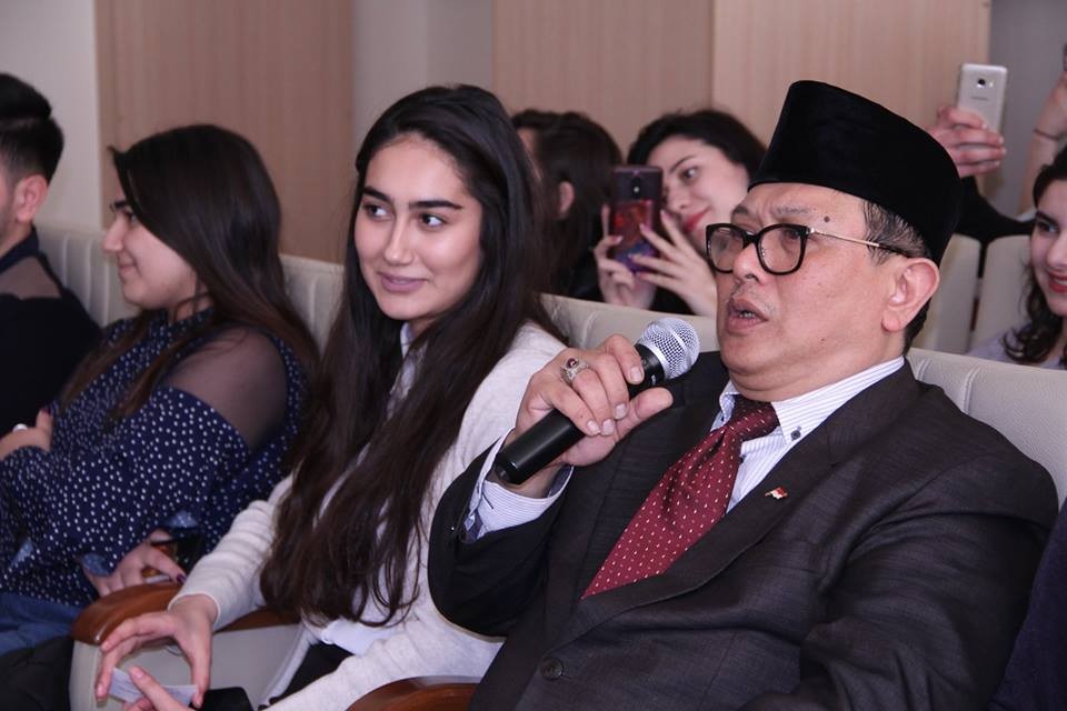 AzMİU-da səfirlə görüş keçirilib - FOTO