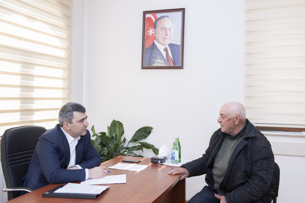 İnam Kərimov vətəndaşların problemləri ilə maraqlandı - FOTO