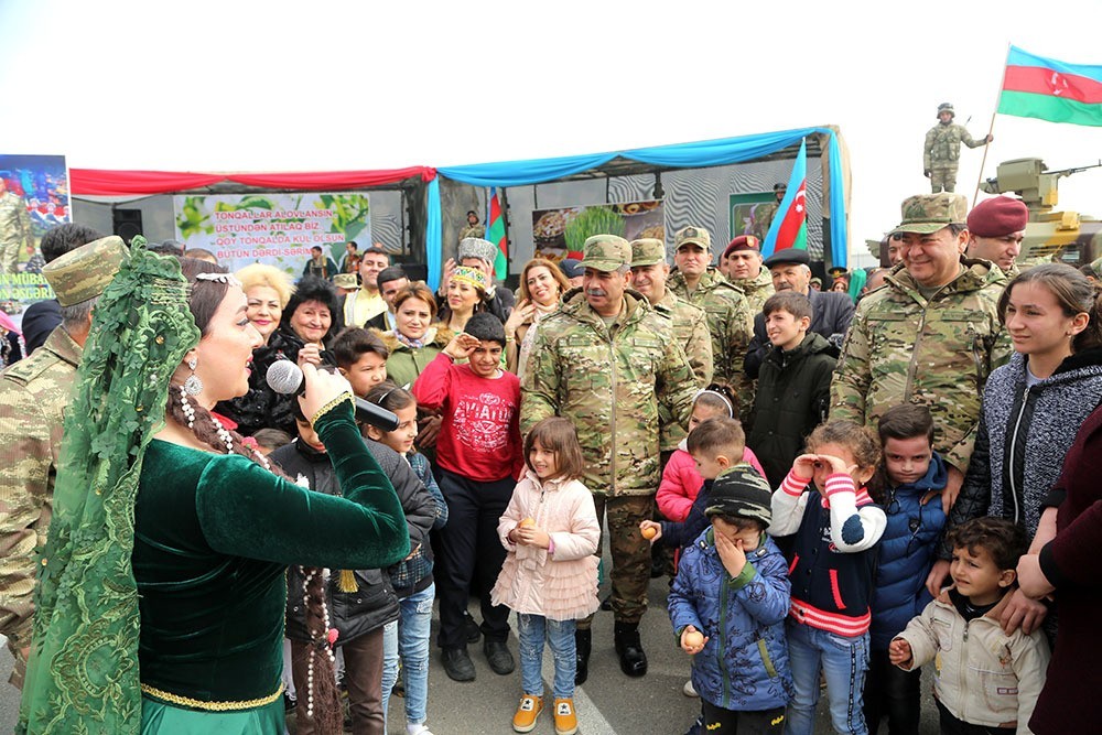 Zakir Həsənov əsgərlərlə bayram süfrəsində - VİDEO + FOTO
