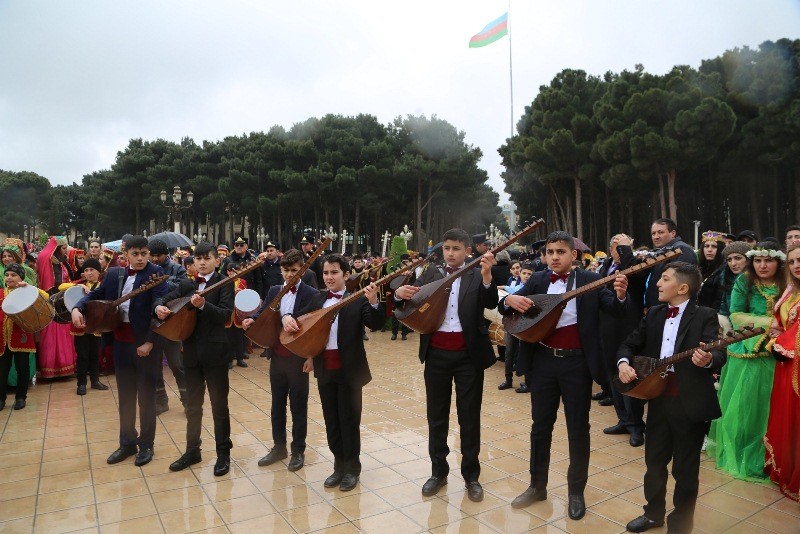 Abşeronda Novruz bayramı böyük izdihamla qeyd olunub - FOTOLAR
