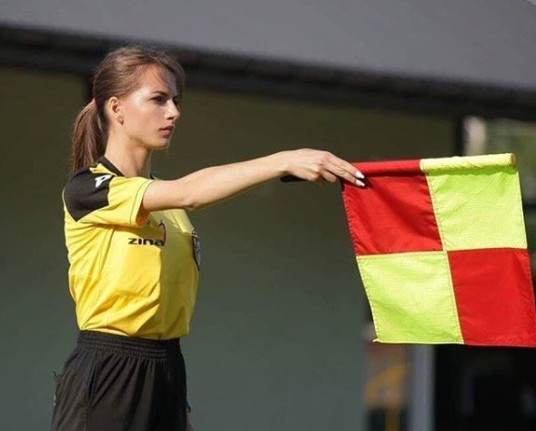 Futbolun cazibədar gözəli - FOTO